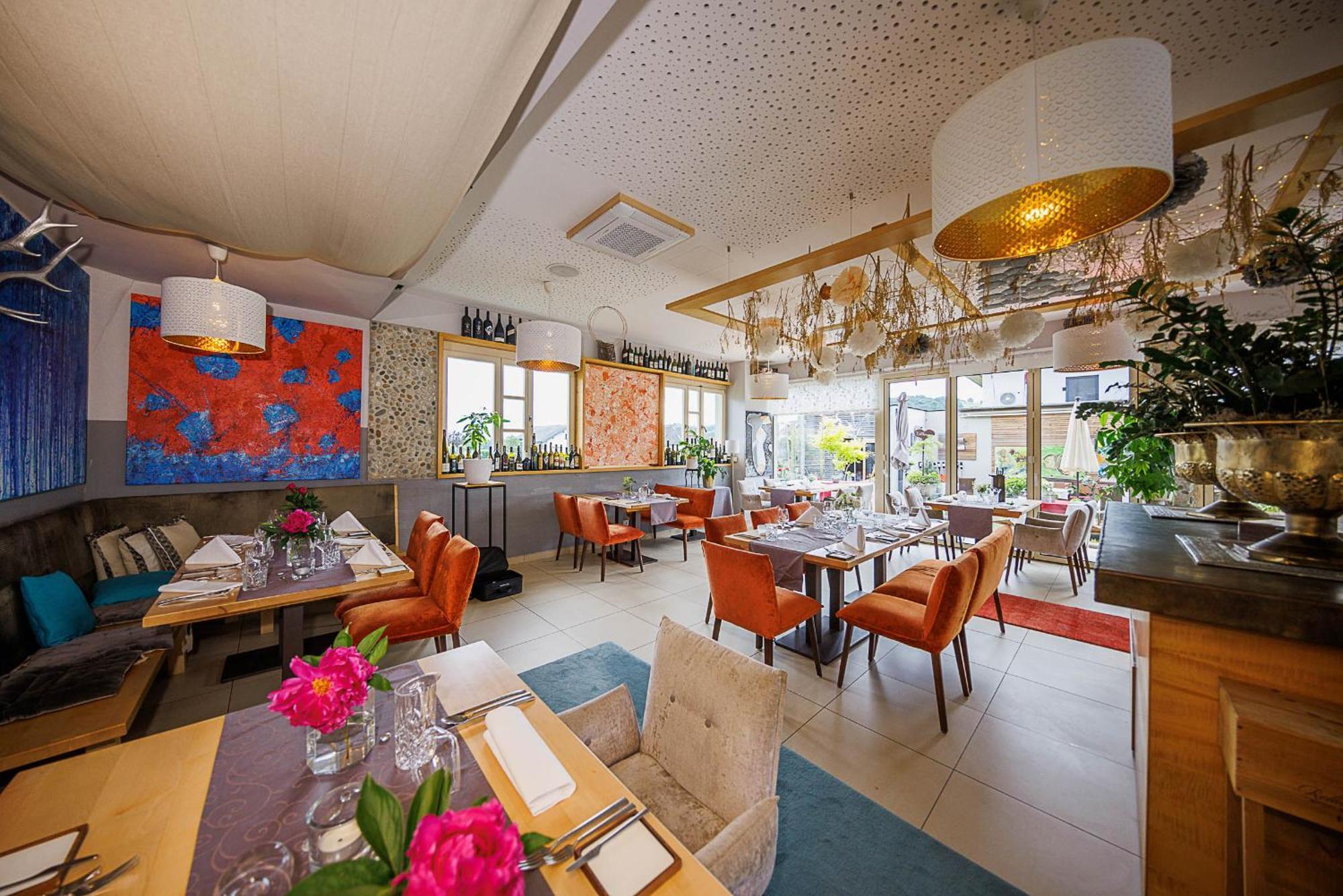 Malerwinkl Restaurant + Kunsthotel Hatzendorf Dış mekan fotoğraf