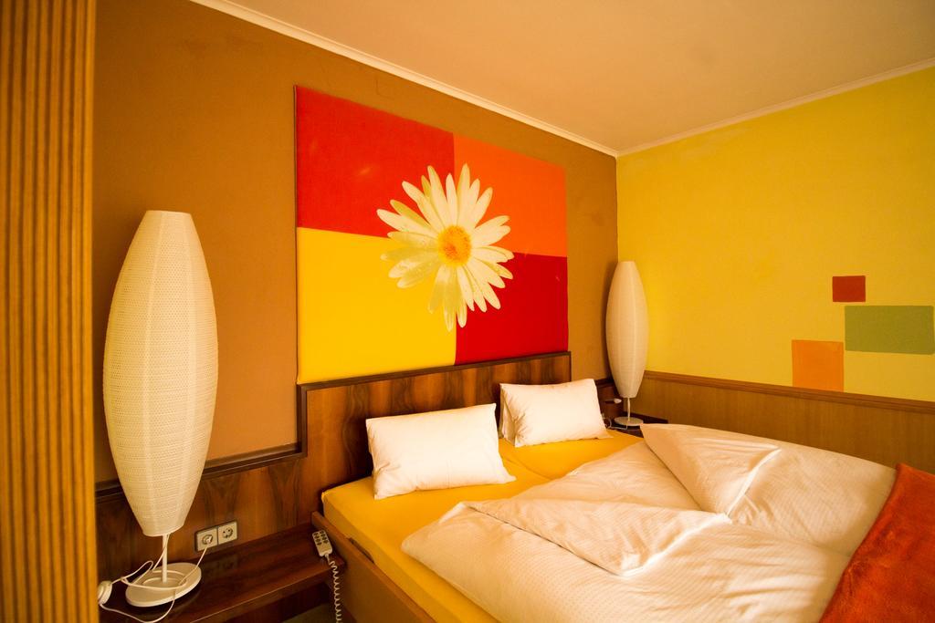 Malerwinkl Restaurant + Kunsthotel Hatzendorf Dış mekan fotoğraf