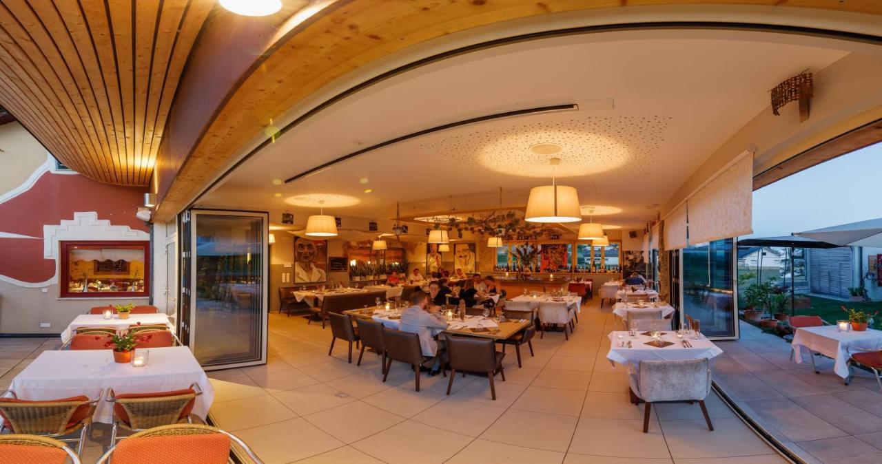 Malerwinkl Restaurant + Kunsthotel Hatzendorf Dış mekan fotoğraf